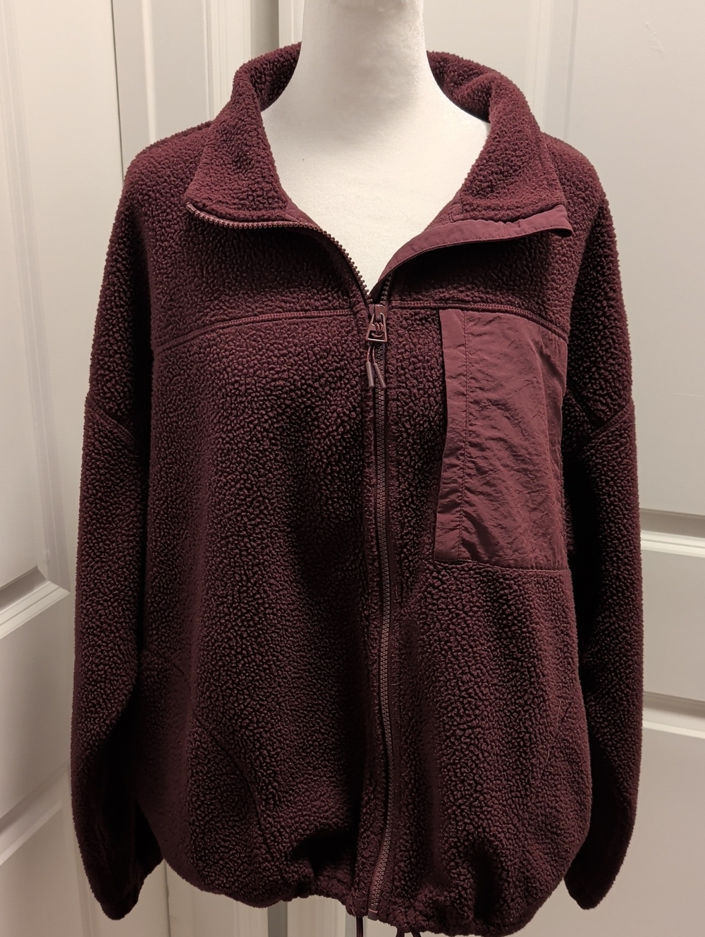 BASS Outdoors- Size Large  Women's Zip-Up Teddy Jacket in Burgundy